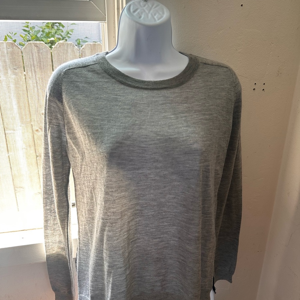 Mason Barney’s New York Gray Crewneck Sweater with Classic Knit Design